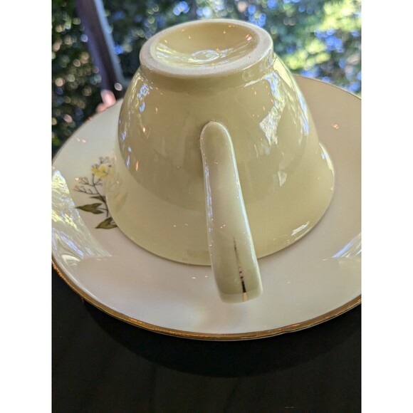 Taylor Smith & T Leaf O'Gold Vtg Footed Cup & Saucer set of 2 Yellow MapleLeaf - Picture 3 of 15